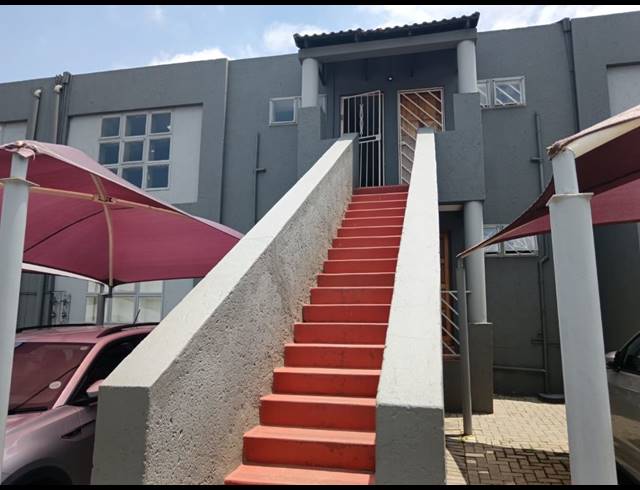 2 BEDROOM TOWNHOUSE FOR SALE IN MULBARTON